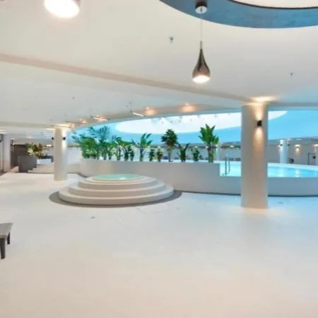 Hanza Tower Bohemia 23 & Pool Apartment
